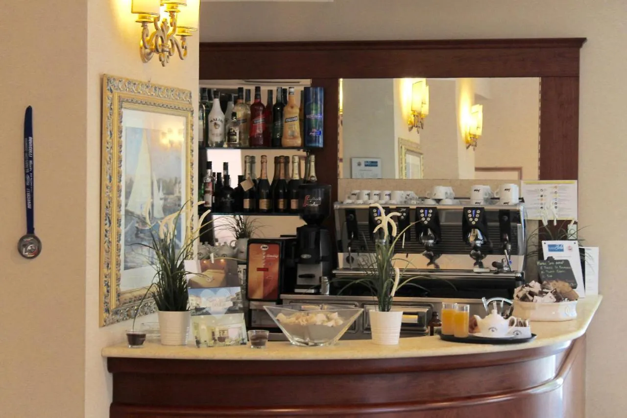 Jole Beach Hotel Чезенатико 3*,
